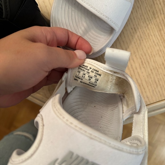 WHITE NIKE SANDALS - Picture 10 of 10